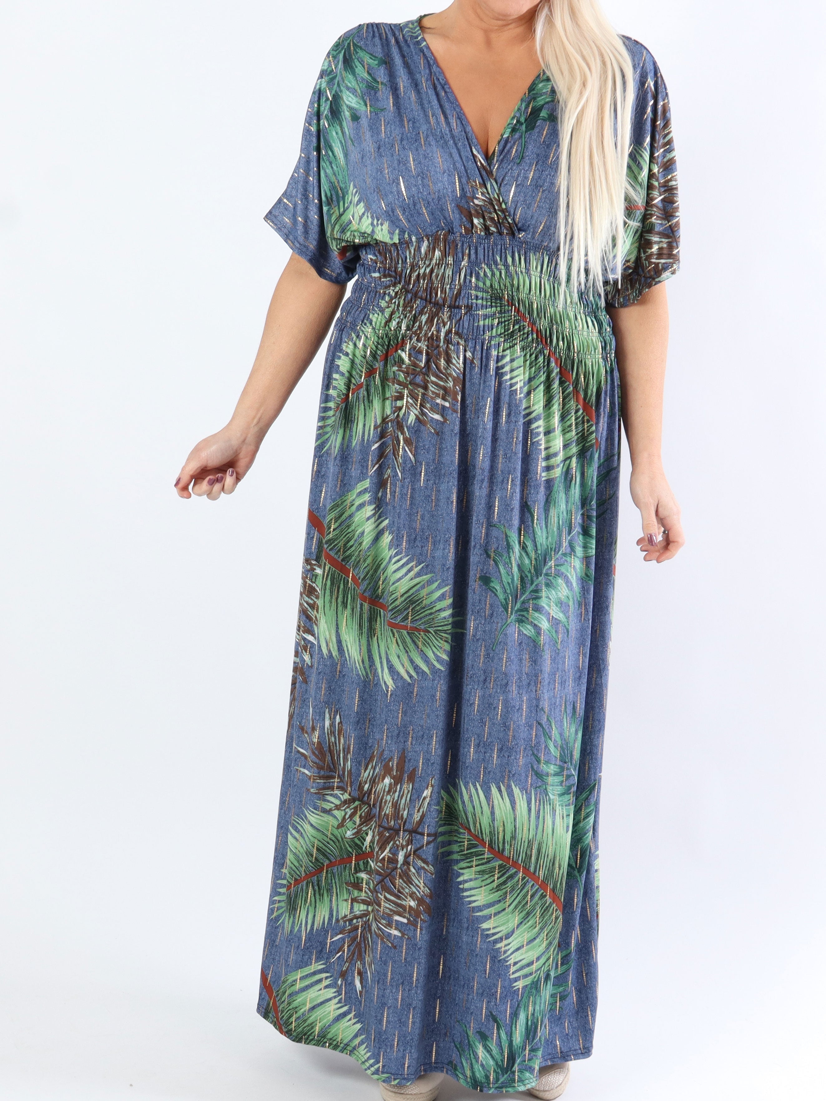 Pams Palm - Lång stretchig plus size klänning i skrynkelfritt material